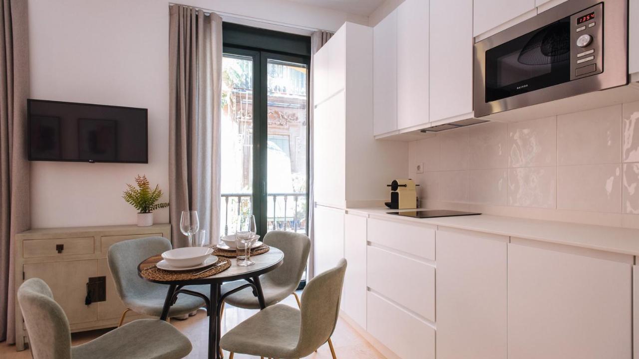Chiqui And Vicente Suite Apartments Sevilha Exterior foto